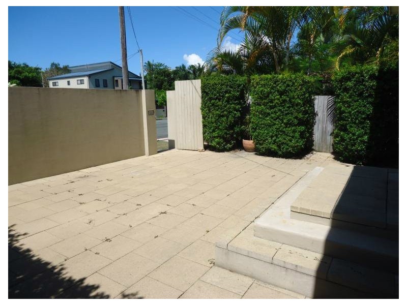 10 First Avenue, Labrador QLD 4215