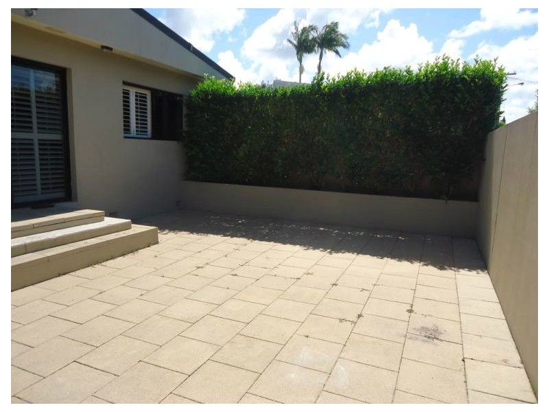 10 First Avenue, Labrador QLD 4215