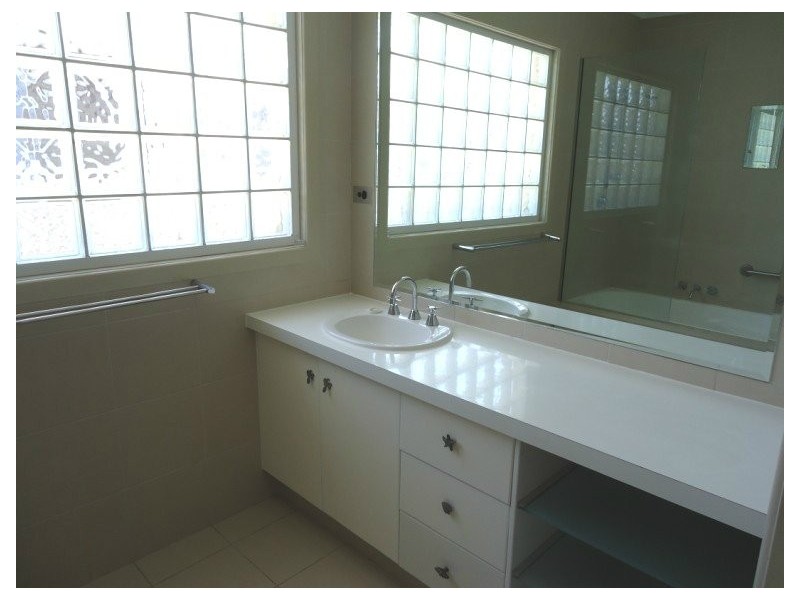 10 First Avenue, Labrador QLD 4215