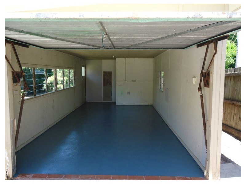 10 First Avenue, Labrador QLD 4215