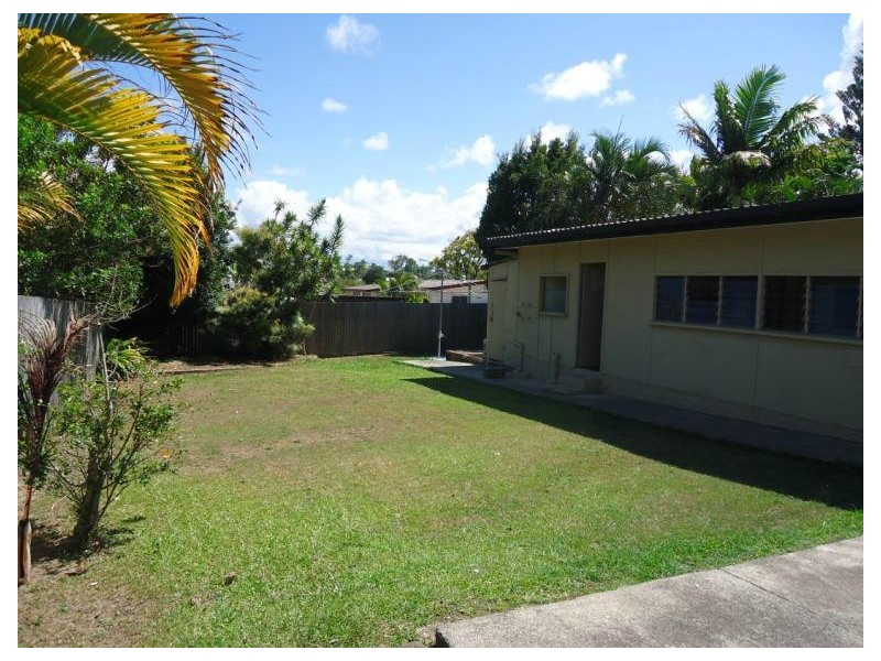 10 First Avenue, Labrador QLD 4215