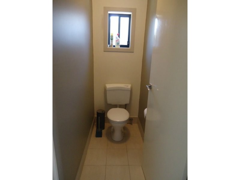 10 First Avenue, Labrador QLD 4215