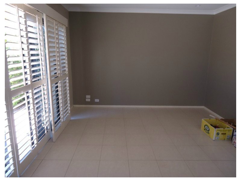 10 First Avenue, Labrador QLD 4215