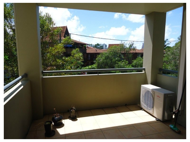 10/25 ChesterTerrace, Southport QLD 4215