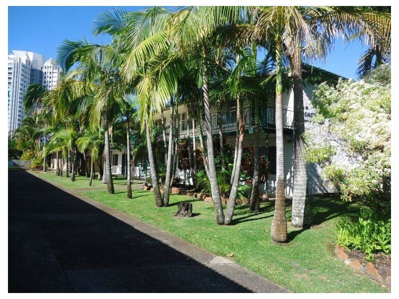 4/33 Ahern Street, Labrador QLD 4215