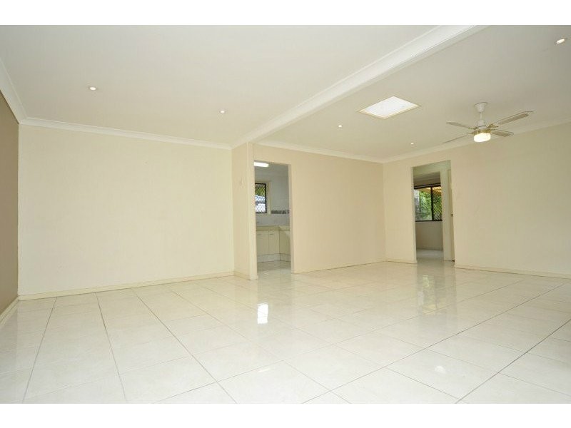 2/7 Jessica Court, Arundel QLD 4214