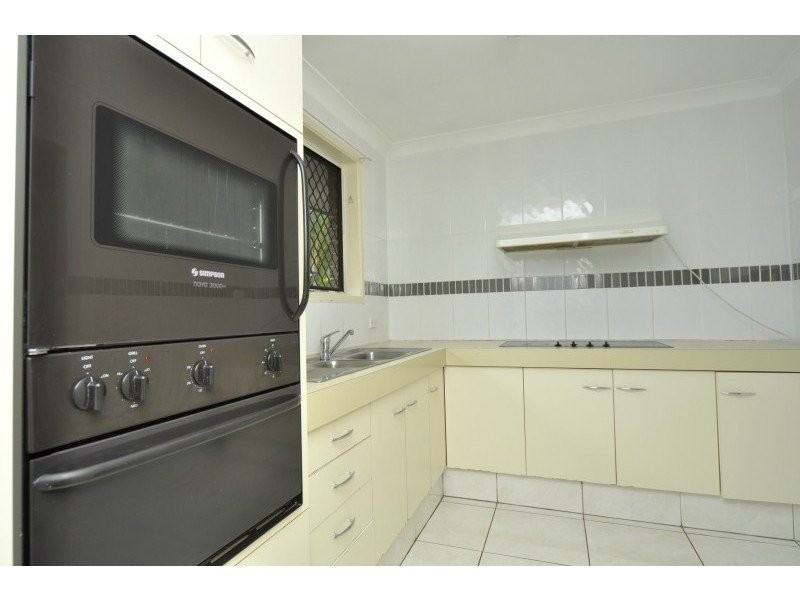 2/7 Jessica Court, Arundel QLD 4214