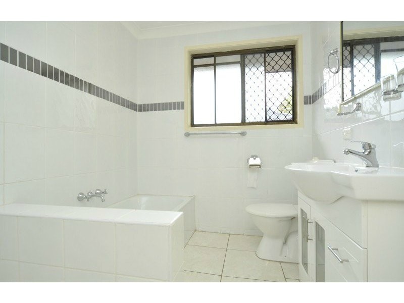 2/7 Jessica Court, Arundel QLD 4214