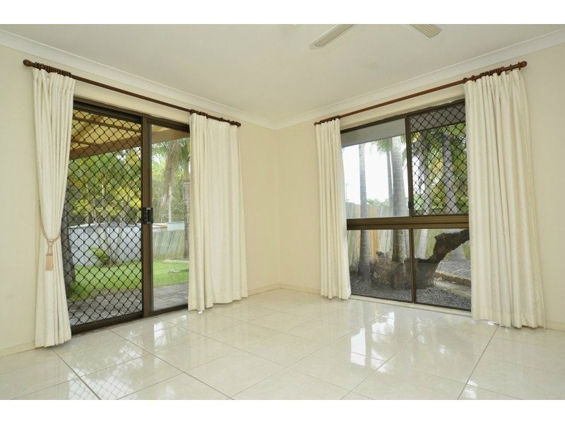 2/7 Jessica Court, Arundel QLD 4214