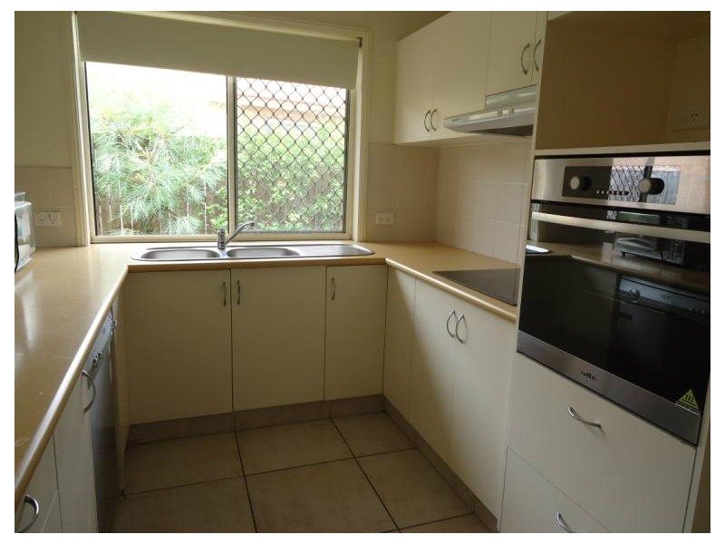 1/5 Tanias Place, Labrador QLD 4215