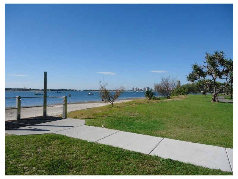 6/13 Central Street, Labrador QLD 4215