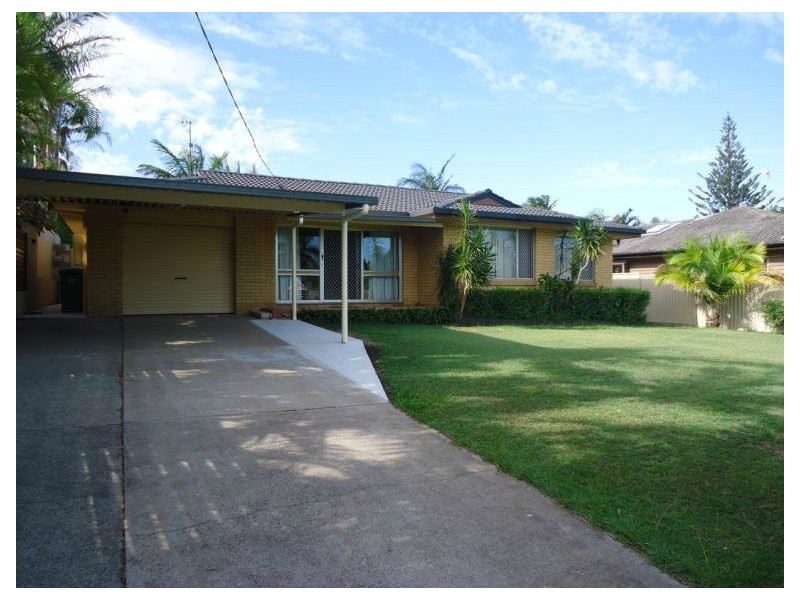 21 Second Avenue, Labrador QLD 4215
