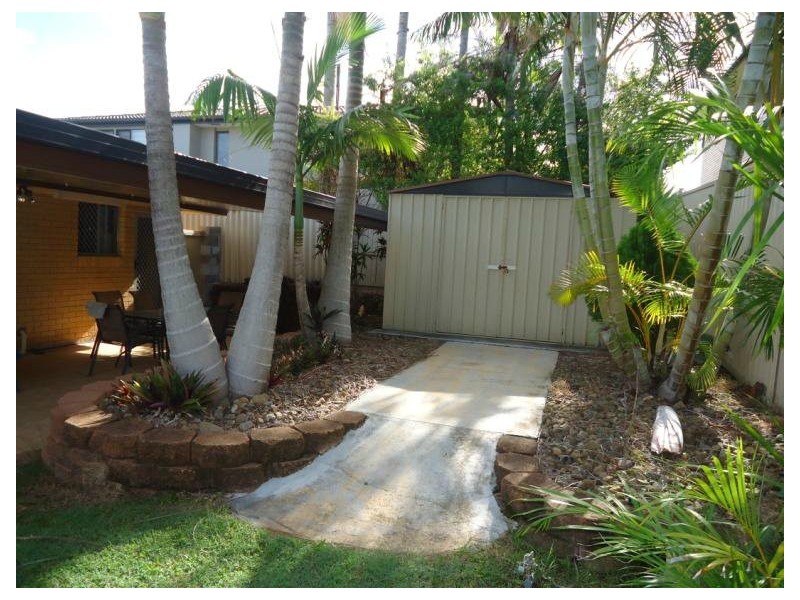 21 Second Avenue, Labrador QLD 4215