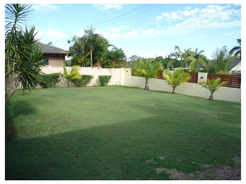 21 Second Avenue, Labrador QLD 4215