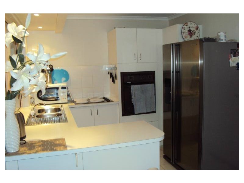 2/5 Melanie PLace, Labrador QLD 4215