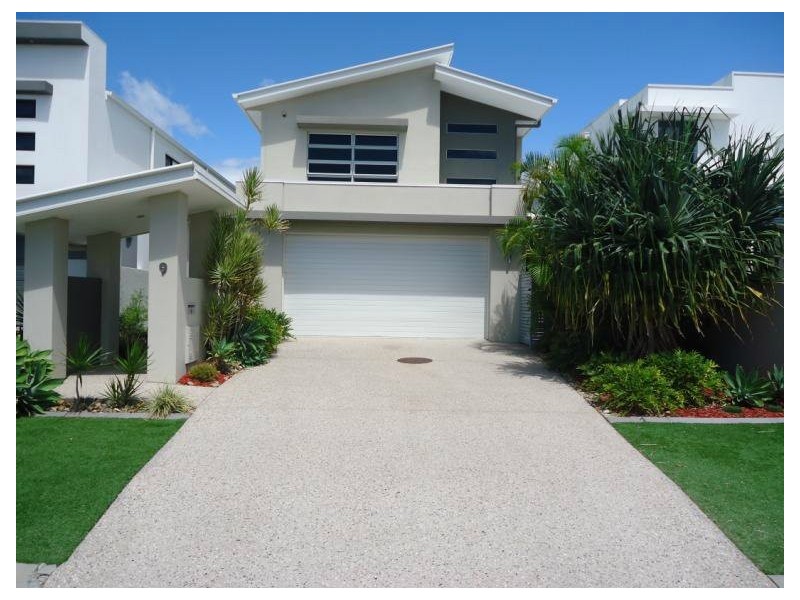 9 Harbourvue Court, Helensvale QLD 4212
