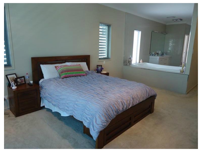 9 Harbourvue Court, Helensvale QLD 4212
