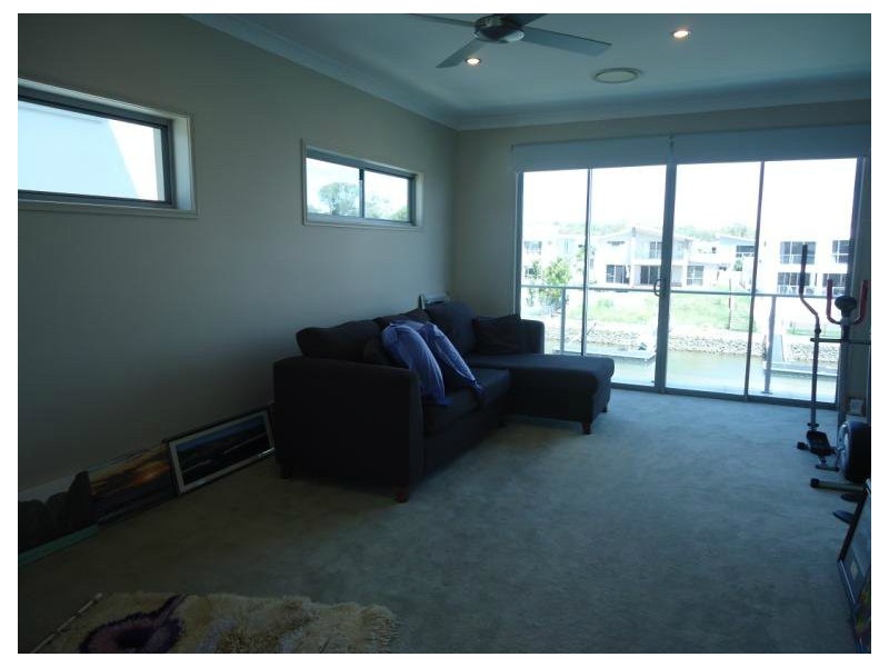 9 Harbourvue Court, Helensvale QLD 4212