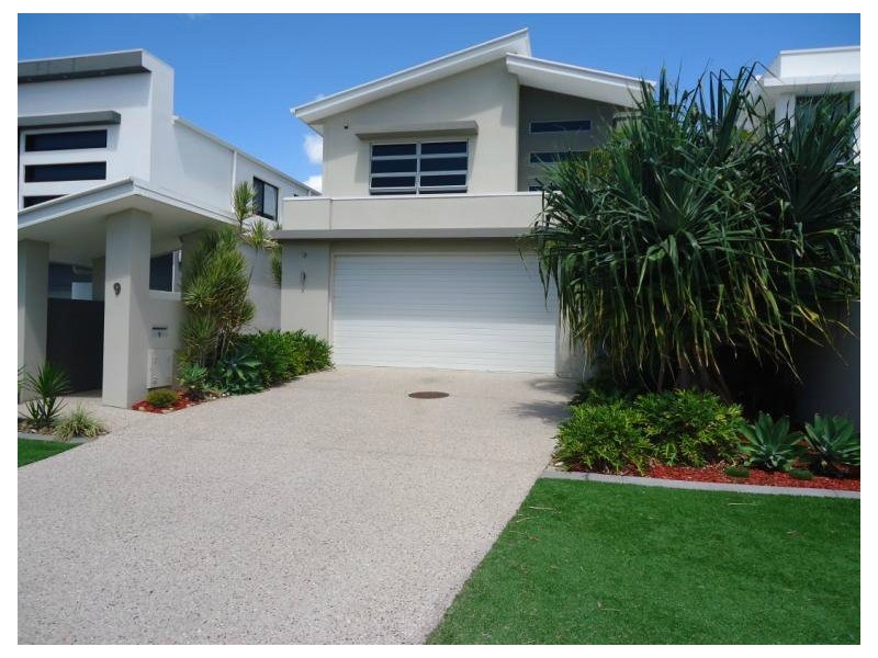 9 Harbourvue Court, Helensvale QLD 4212