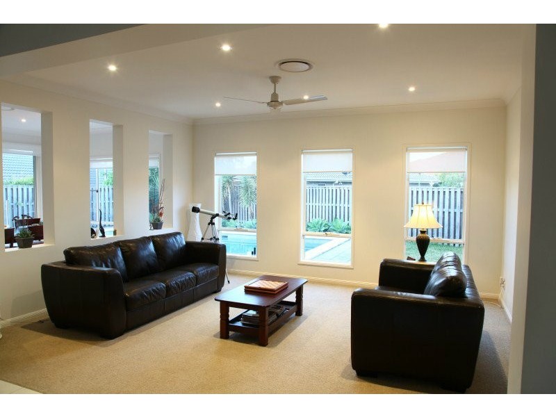 5 Xavier Place, Oxenford QLD 4210