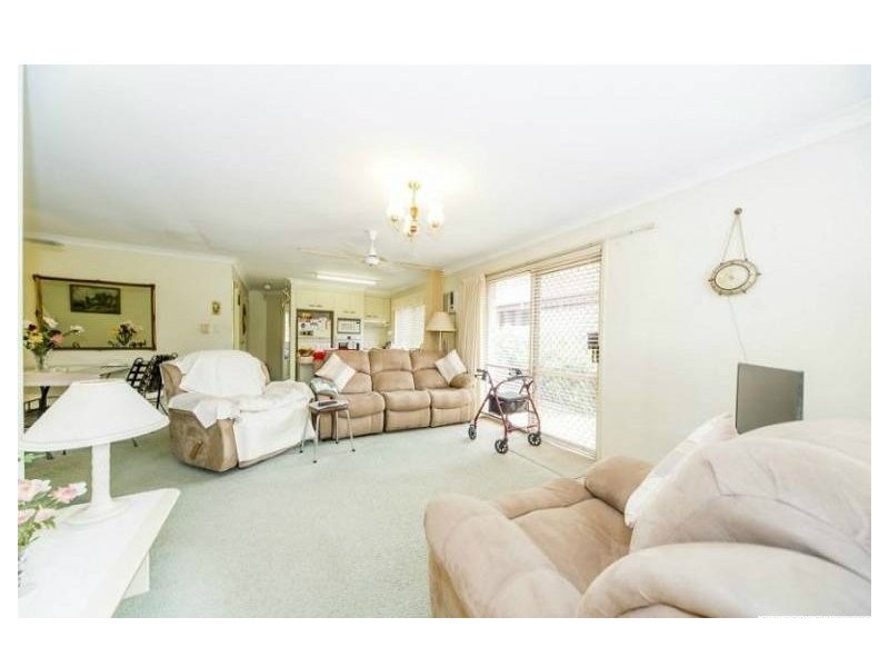 2/4 Nina Parade, Arundel QLD 4214