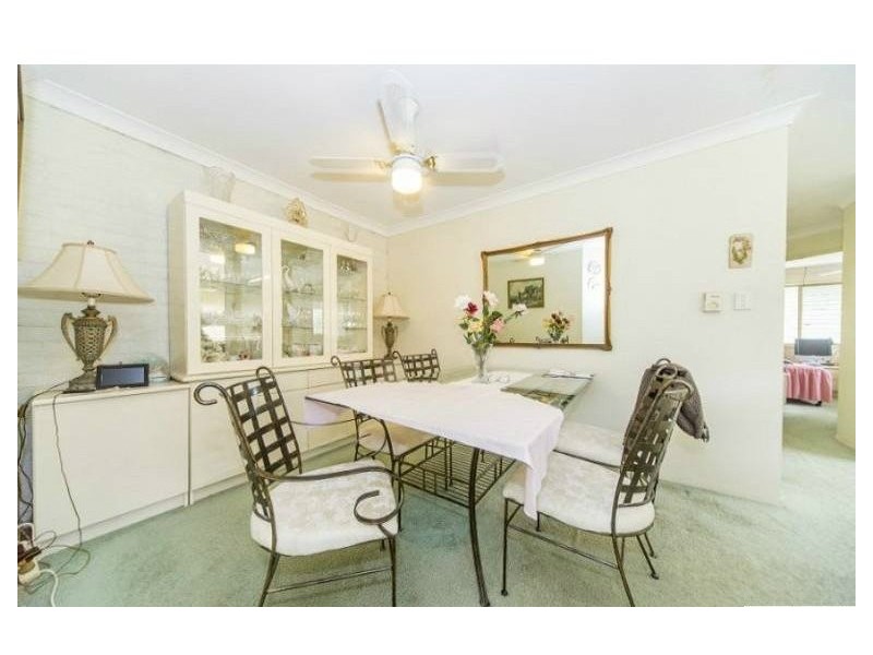 2/4 Nina Parade, Arundel QLD 4214