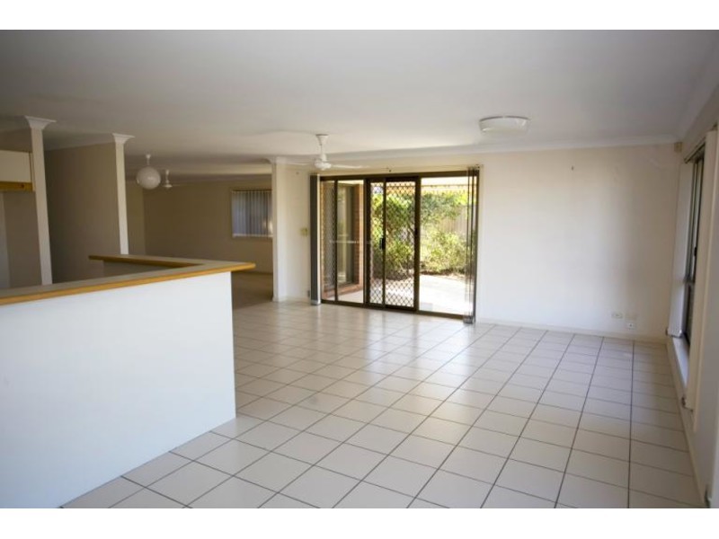 247 Morala Avenue, Runaway Bay QLD 4216