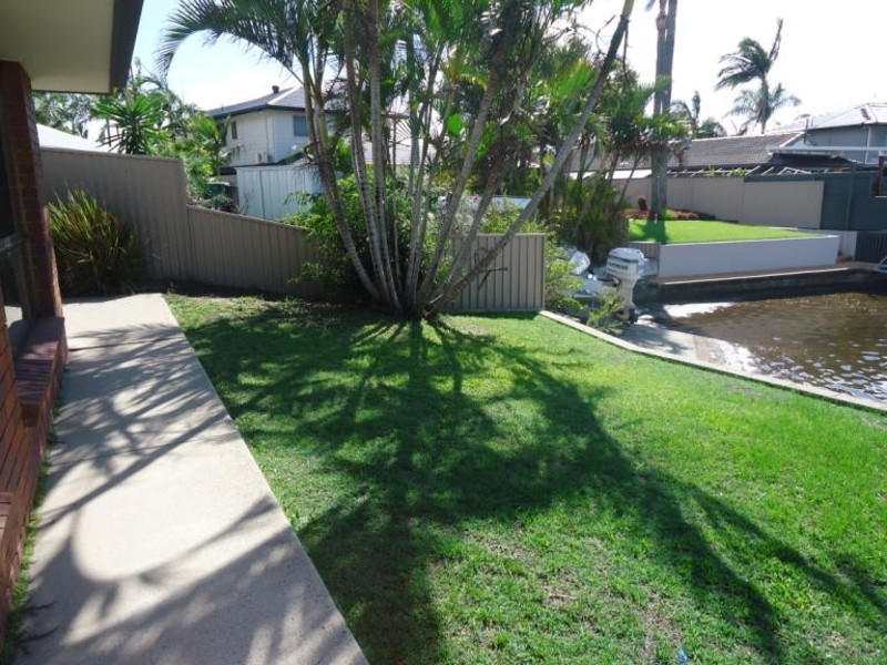 247 Morala Avenue, Runaway Bay QLD 4216