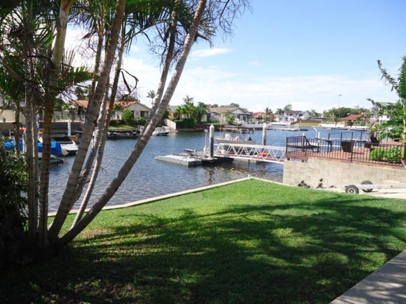 247 Morala Avenue, Runaway Bay QLD 4216