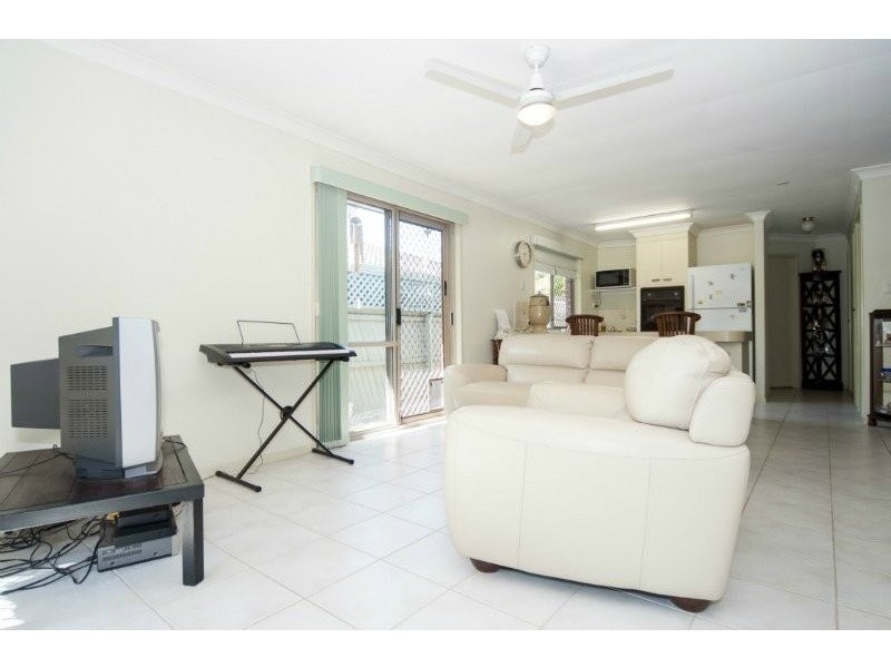 1/15 Nina Parade, Arundel QLD 4214