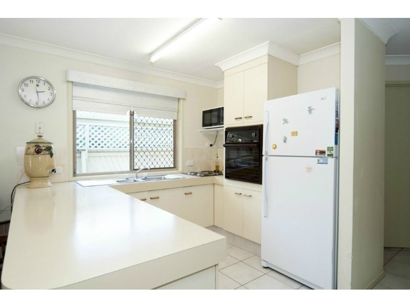 1/15 Nina Parade, Arundel QLD 4214