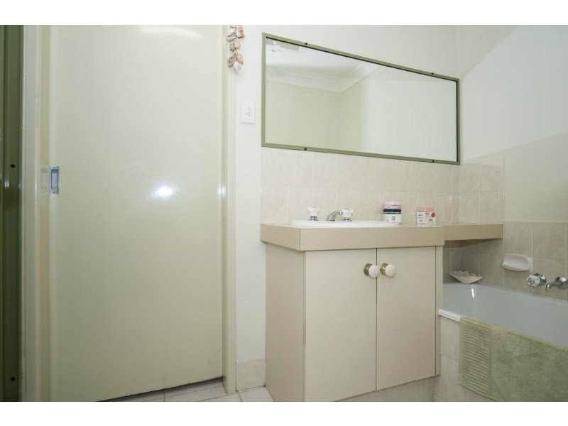 1/15 Nina Parade, Arundel QLD 4214