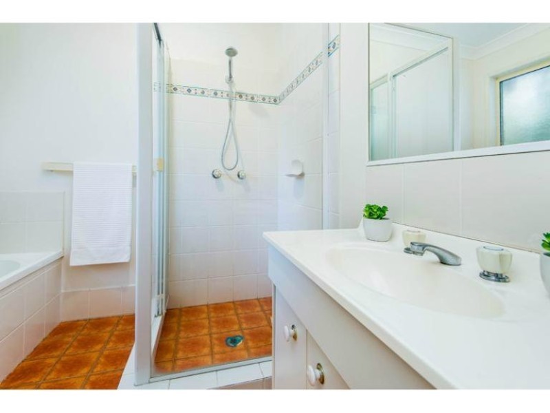 7 Howland Circuit, Pacific Pines QLD 4211