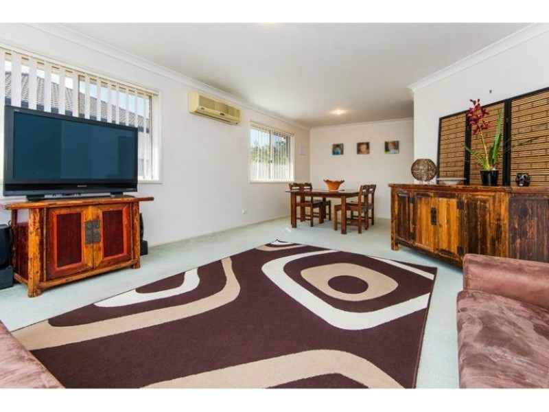 7 Howland Circuit, Pacific Pines QLD 4211
