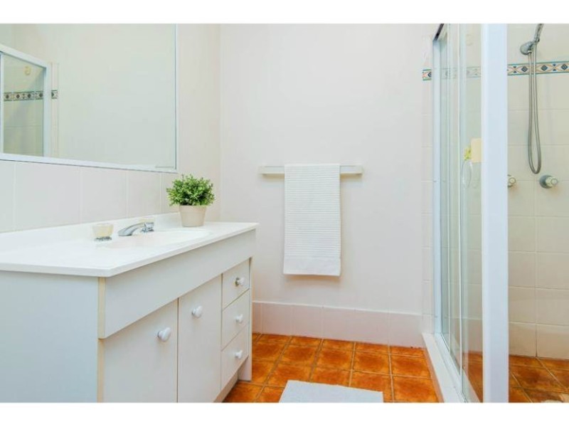 7 Howland Circuit, Pacific Pines QLD 4211