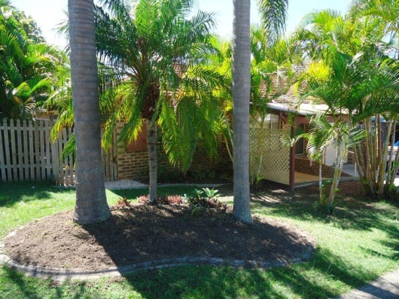 2/5 Webb Street, Labrador QLD 4215