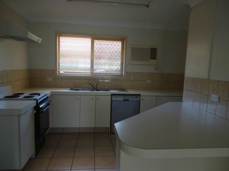 2/5 Webb Street, Labrador QLD 4215