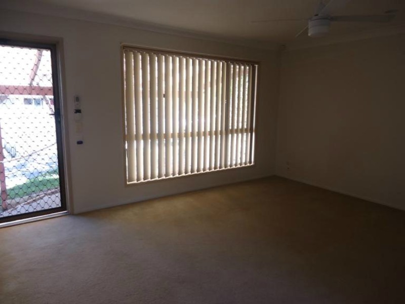 2/5 Webb Street, Labrador QLD 4215