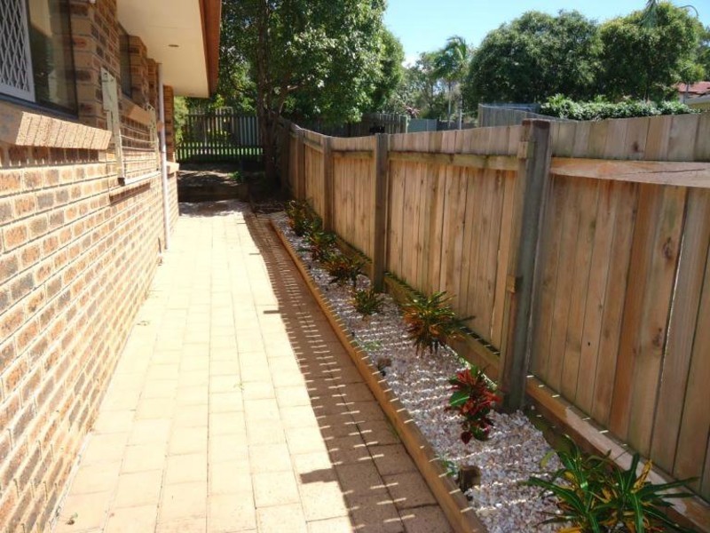2/5 Webb Street, Labrador QLD 4215