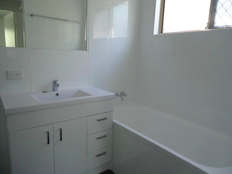 2/44 McMillan Street, Labrador QLD 4215