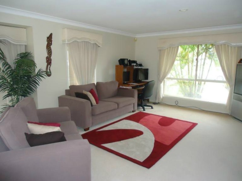 38 Henry Cotton Drive, Parkwood QLD 4214