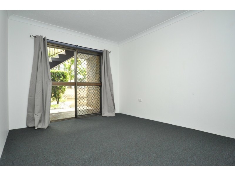 2/18 Madang Crescent, Runaway Bay QLD 4216