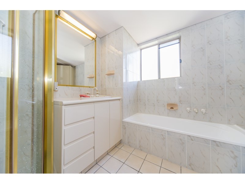 17/48 The Esplanade, Paradise Point QLD 4216