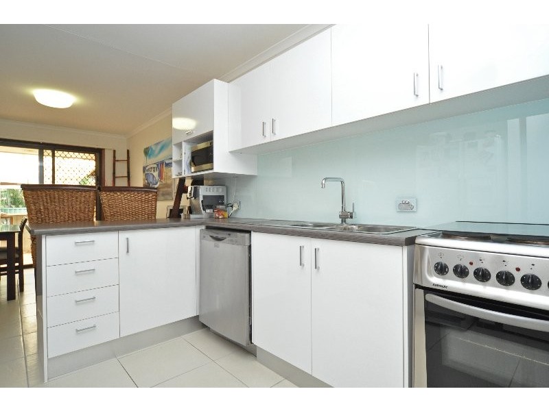 2/24 Senate Street, Labrador QLD 4215