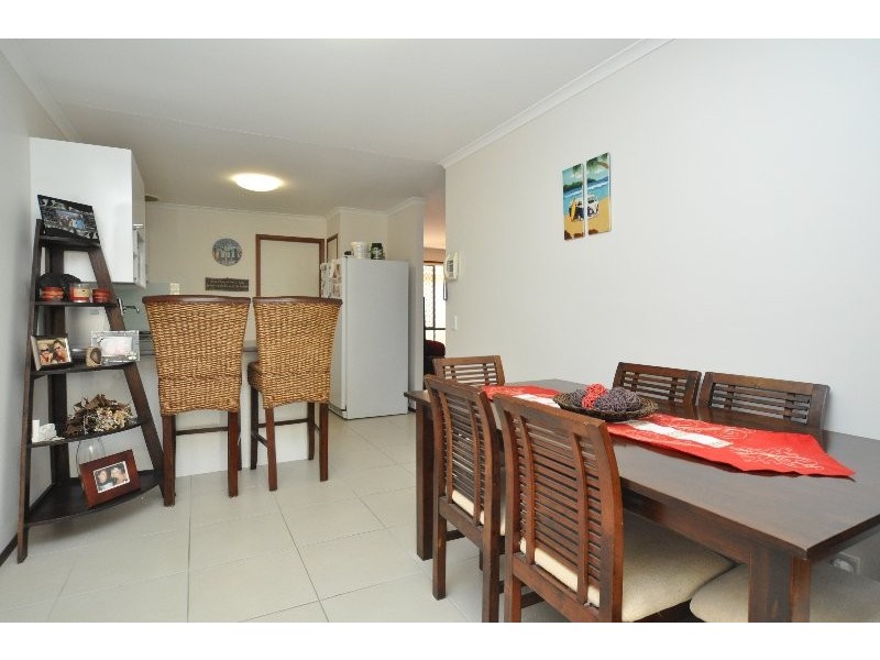 2/24 Senate Street, Labrador QLD 4215