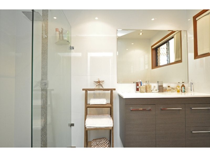 2/24 Senate Street, Labrador QLD 4215