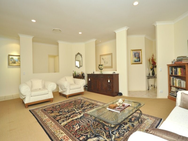 1 Desert Falls Crescent, Parkwood QLD 4214