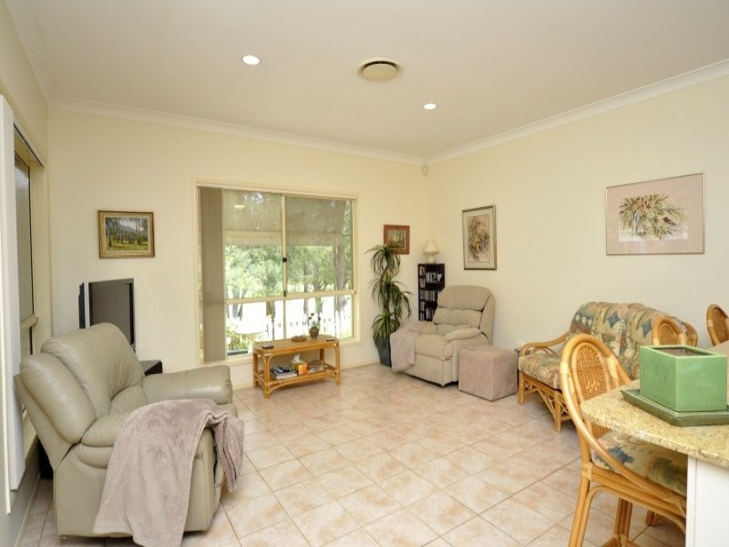 1 Desert Falls Crescent, Parkwood QLD 4214