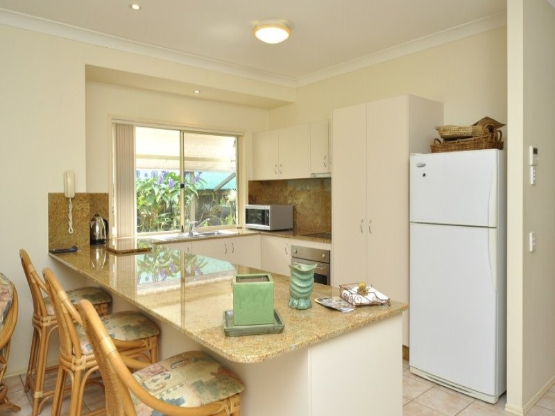 1 Desert Falls Crescent, Parkwood QLD 4214