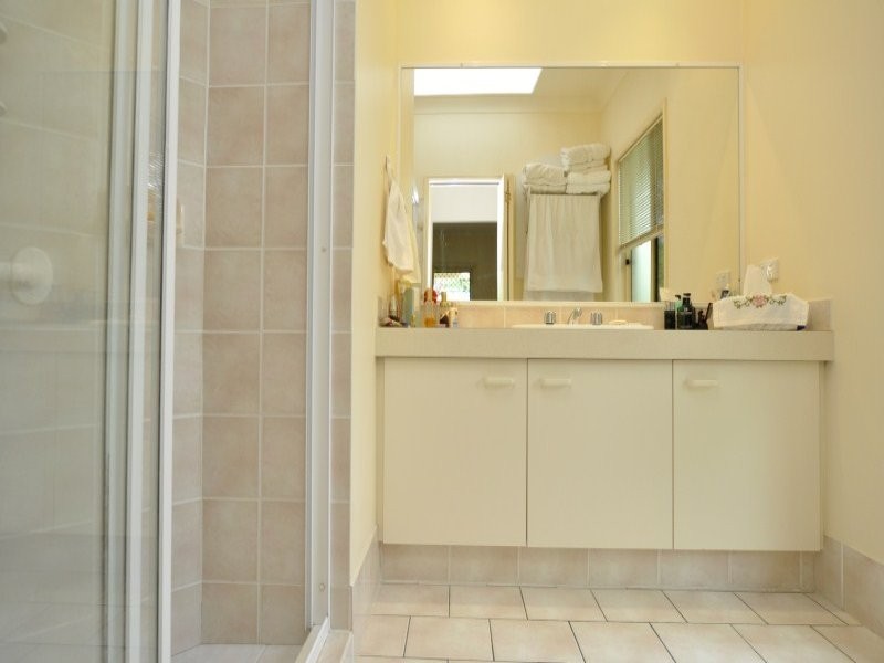 1 Desert Falls Crescent, Parkwood QLD 4214